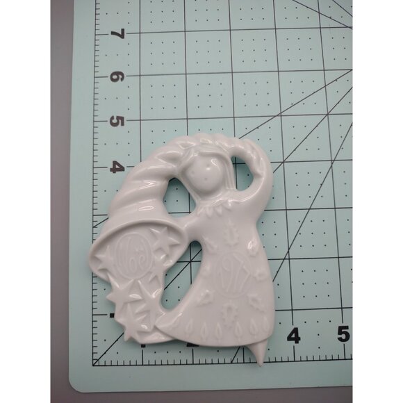 Vtg 1977 Bountiful Angel Haviland Limoges France Porcelain Christmas Ornament - Picture 9 of 17